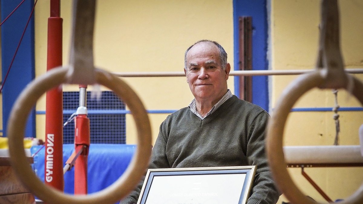 JOSÉ GINÉS, GIMNASTA OLÍMPICO.- MIGUEL ÁNGEL SANTOS. VALLADOLID.