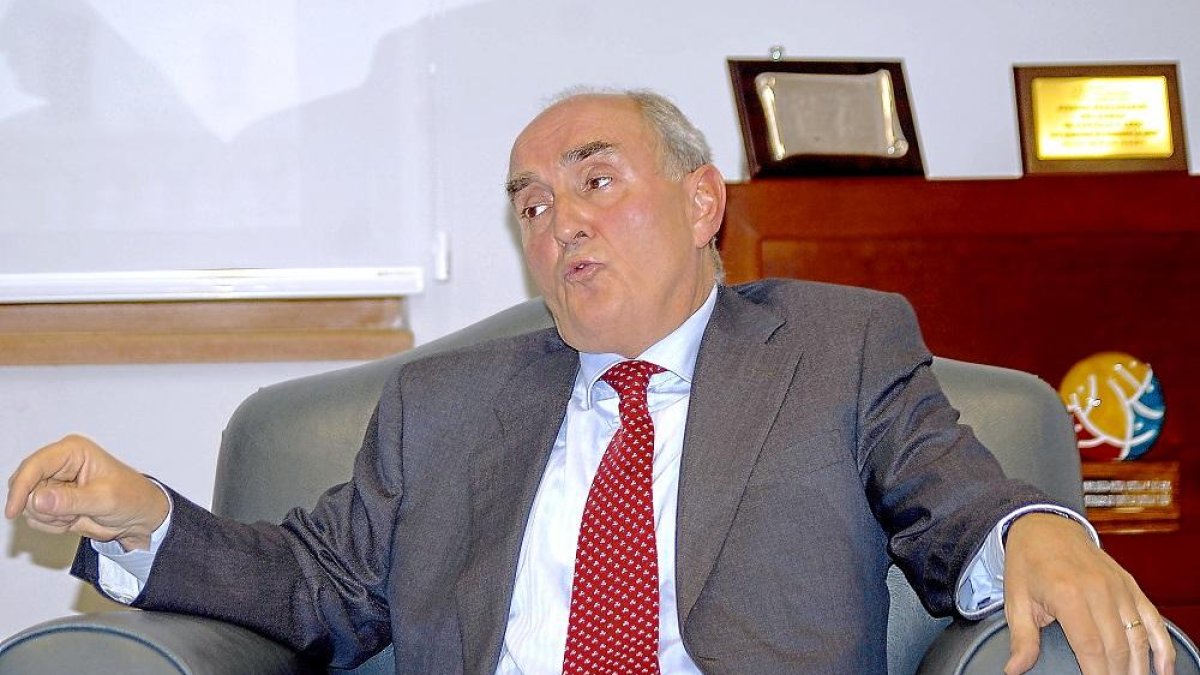 TOMÁS MARTÍNEZ-E.M.