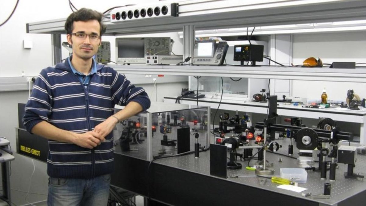 Omid Kokabee, en un laboratorio del ICFO, durante su estancia en Barcelona.-