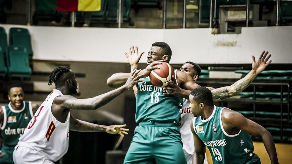 Aboubacar, con la seleción de Costa de Marfil, en las ‘Ventanas FIBA’ disputadas en Camerún. EL MUNDO