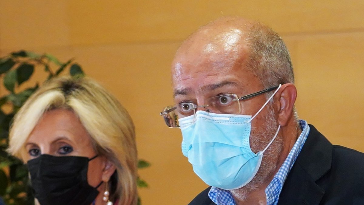 Verónica Casado y Francisco Igea, durante la comparecencia del vicepresidente de la Junta tras el Pleno. ICAL