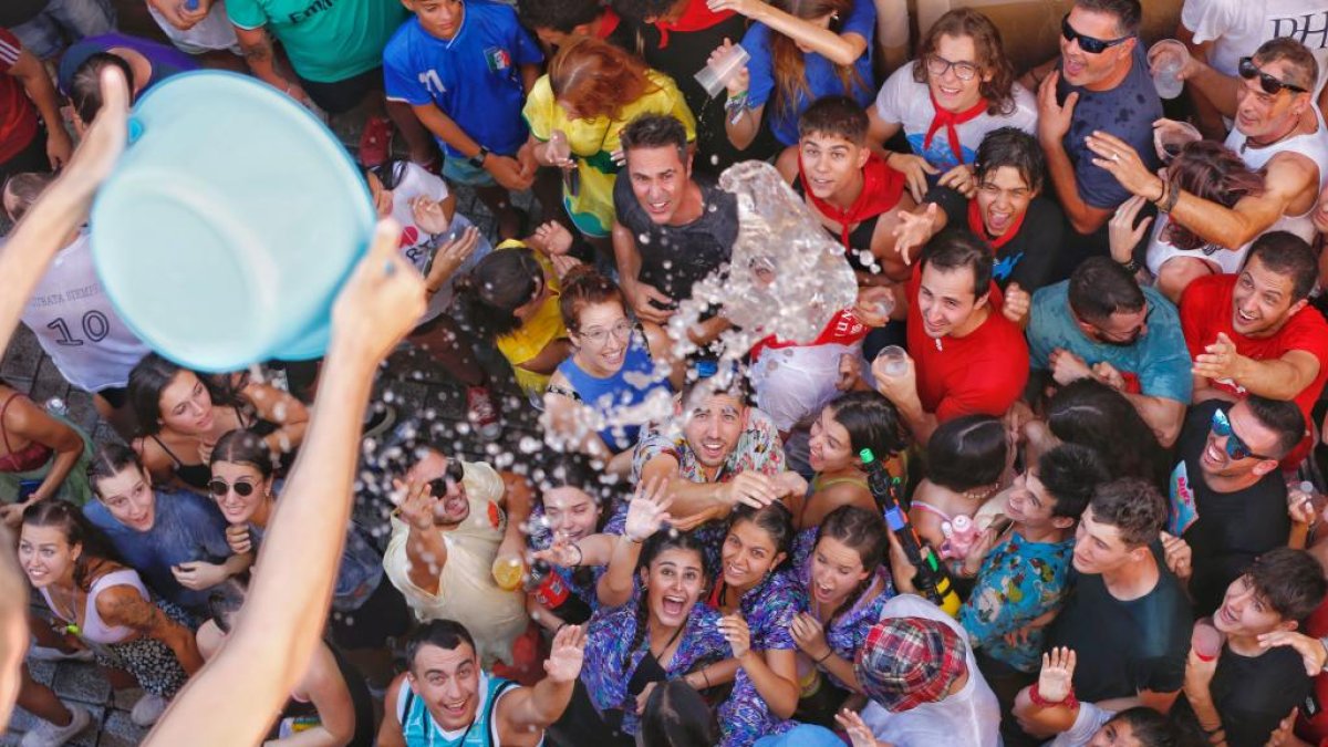 Jóvenes y veteranos se unen en el Chúndara de Peñafiel. Photogenic