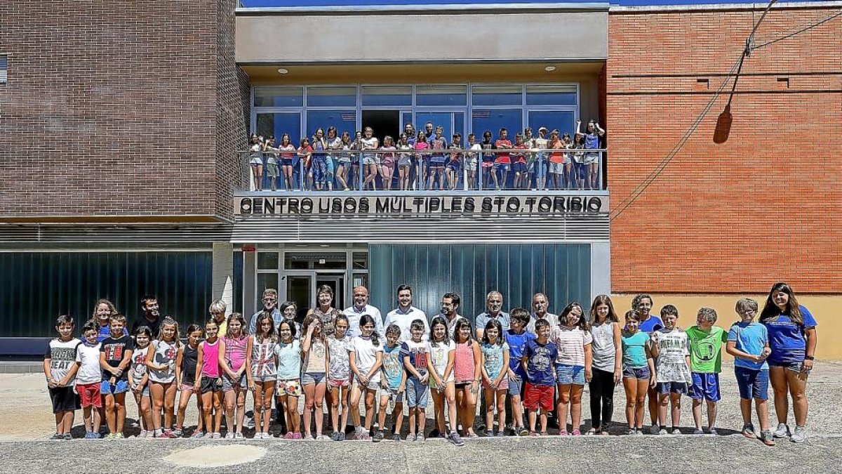 Niños en la inauguración del albergue juvenil Santo Toribio de Mayorga.-PABLO REQUEJO (PHOTOGENIC)