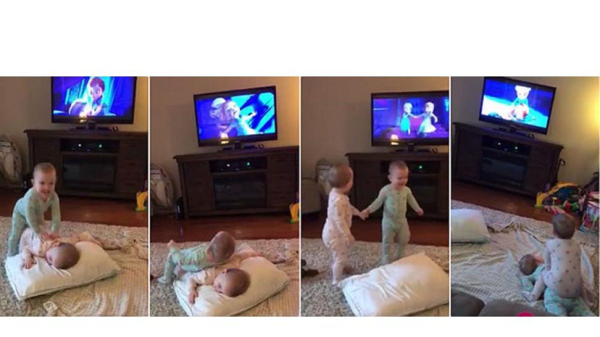 Imágenes de la escena en la que dos bebés recrean su escena favortia de 'Frozen'.-FACEBOOK
