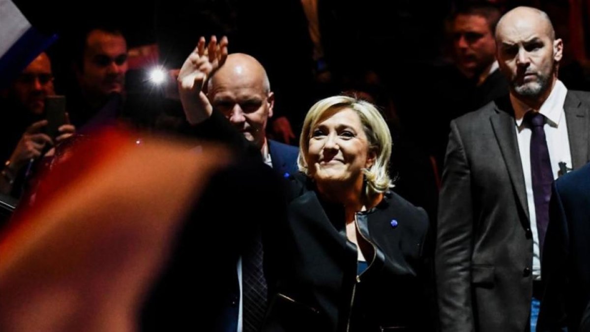 La líder del Frente Nacional, Marine Le Pen, antes de su intervención en la presentación de su campaña en Lyon.-AFP / JEFF PACHOUD