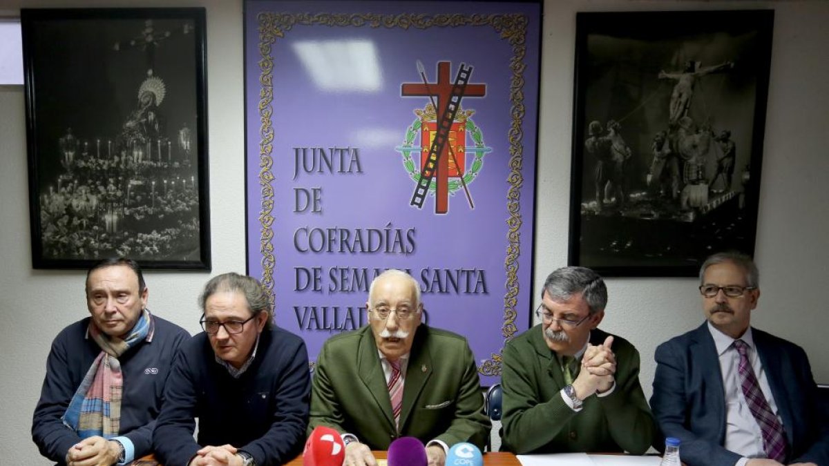 La Junta de Cofradías de Semana Santa presenta la revista y el programa.-ICAL