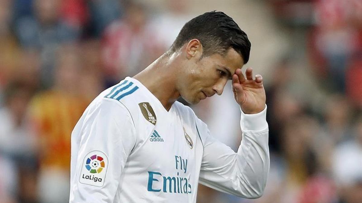 El delantero portugués del Real Madrid Cristiano Ronaldo durante el partido ante el Girona correspondiente a la décima jornada de LaLiga Santander disputado hoy-EFE