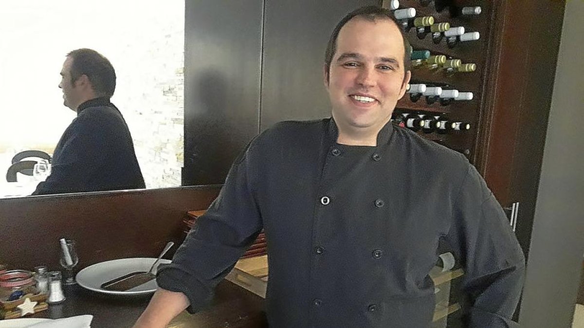 Miguel Lanza en un rincón del restaurante Bococo de  Ávila.-A. GARCÍA