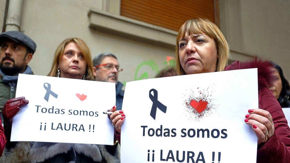 Una de las concentraciones en repulsa por el asesinato de la profesora zamorana.-ICAL