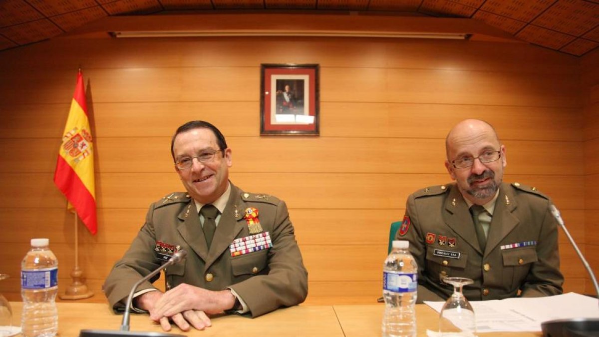 El general director de la Academia de Artillería, Alfredo Sanz y Calabria y el comandante Jesús González Laá (D)-Ical