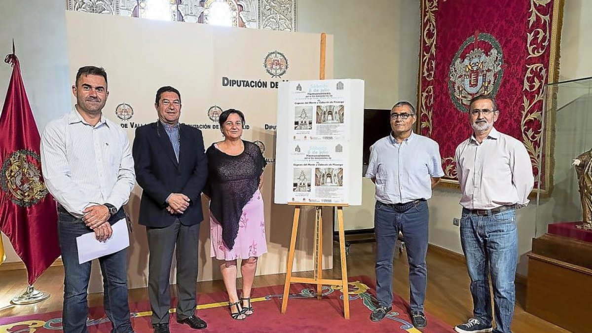 Representantes de los dos monasterios ayer, en la presentación.-EL MUNDO