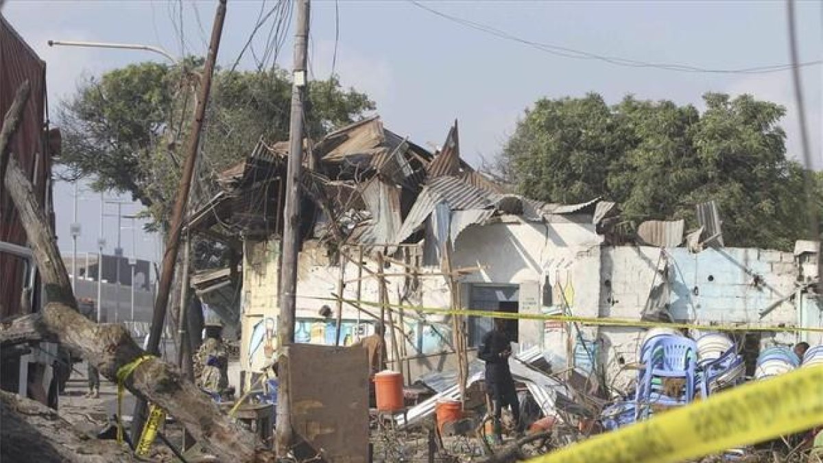 Conflicto aramado en Somalia. Una imagen del entorno del puerto de Mogadiscio.-EFE / SAID YUSUF WARSAME