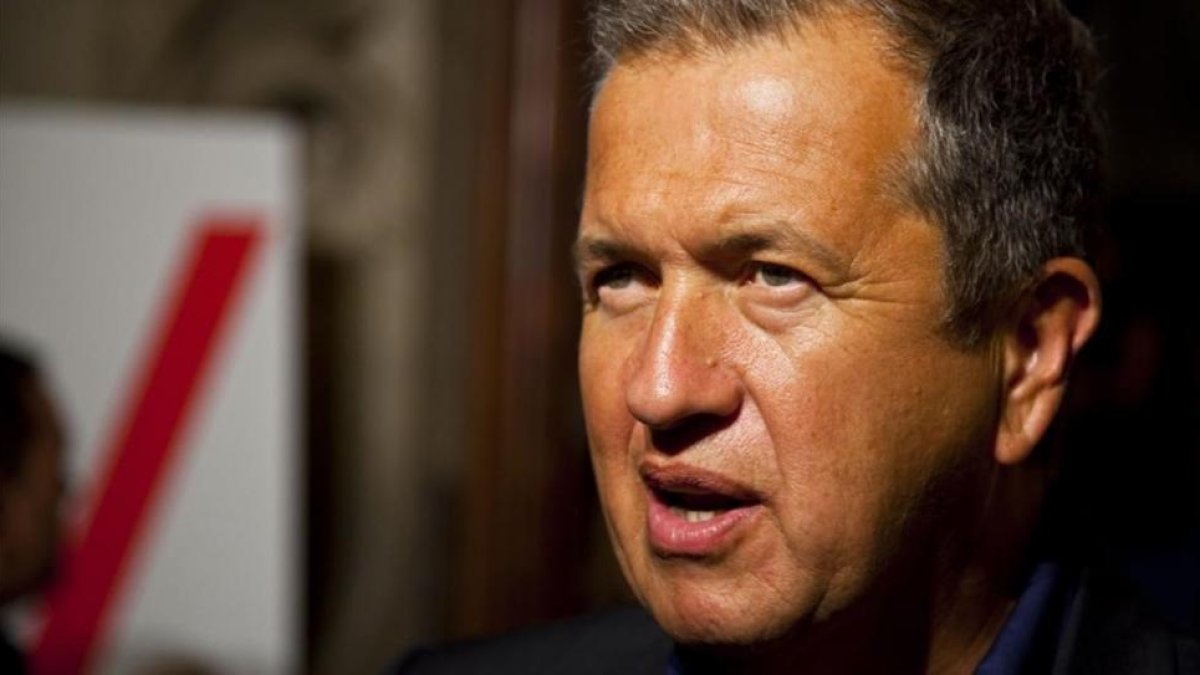 El fotógrafo peruano Mario Testino, en la presentaciónd e la versión española de la revista V Magazine.-
