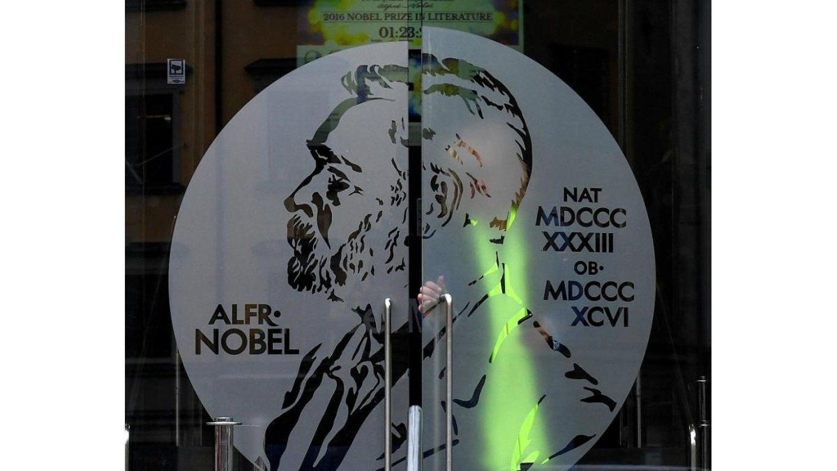 Imagen del busto de Nobel en la puerta del Museo Nobel.-JONATHAN NACKSTRAND