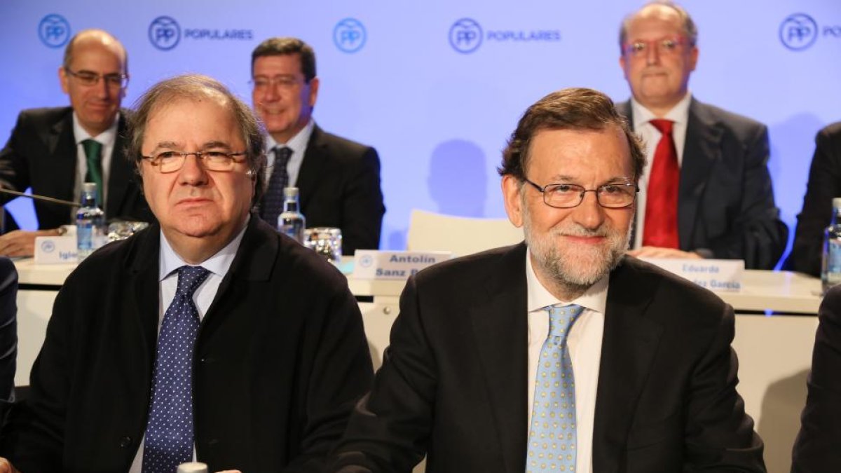 El presidente del Gobierno en funciones y del Partido Popular, Mariano Rajoy, preside la Junta Directiva Regional del PP de Castilla y León, en la que intervienen también el presidente regional de los 'populares' y presidente de la Junta, Juan Vicente Her-ICAL