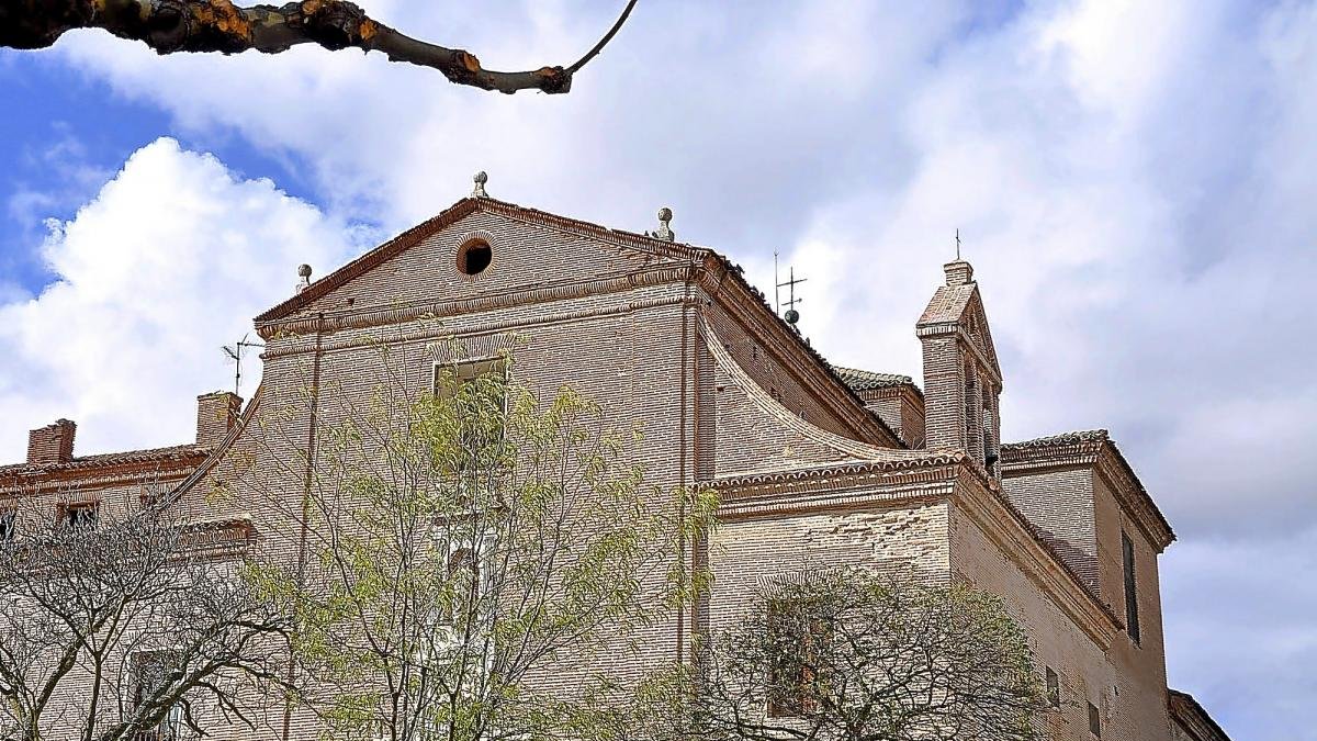 Cubierta de la iglesia del Hospital Simón Ruiz de Medina del Campo que será rehabilitada en la intervención.-EL MUNDO