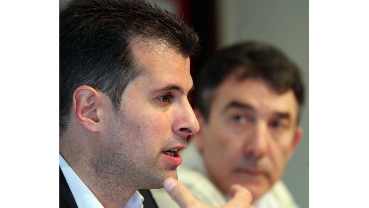El candidato del PSOE a la Presidencia de la Junta, Luis Tudanca, se reúne con el secretario general de CCOO Castilla y León, Ángel Hernández-Ical