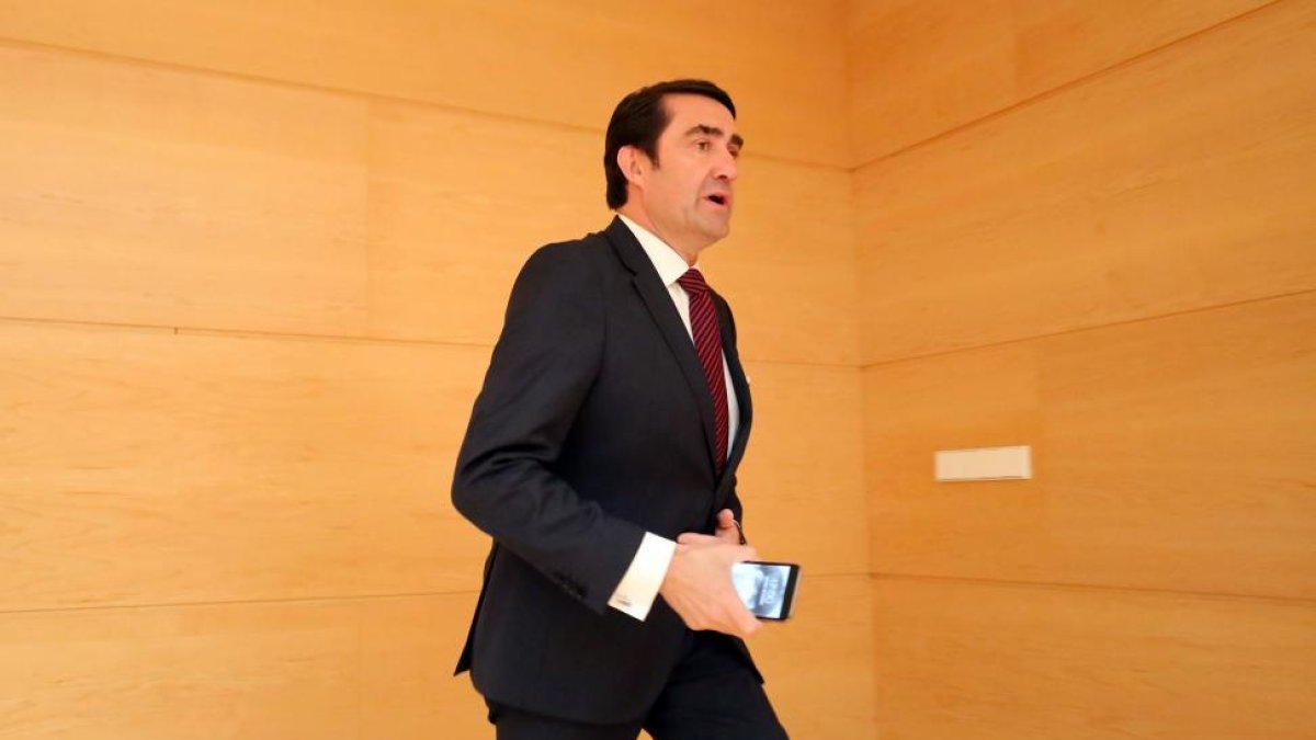 El consejero de Fomento y Medio Ambiente, Juan Carlos Suárez-Quiñones, comparece para informar sobre las actuaciones desarrolladas en relación con la campaña y prevención de incendios de 2015-Ical