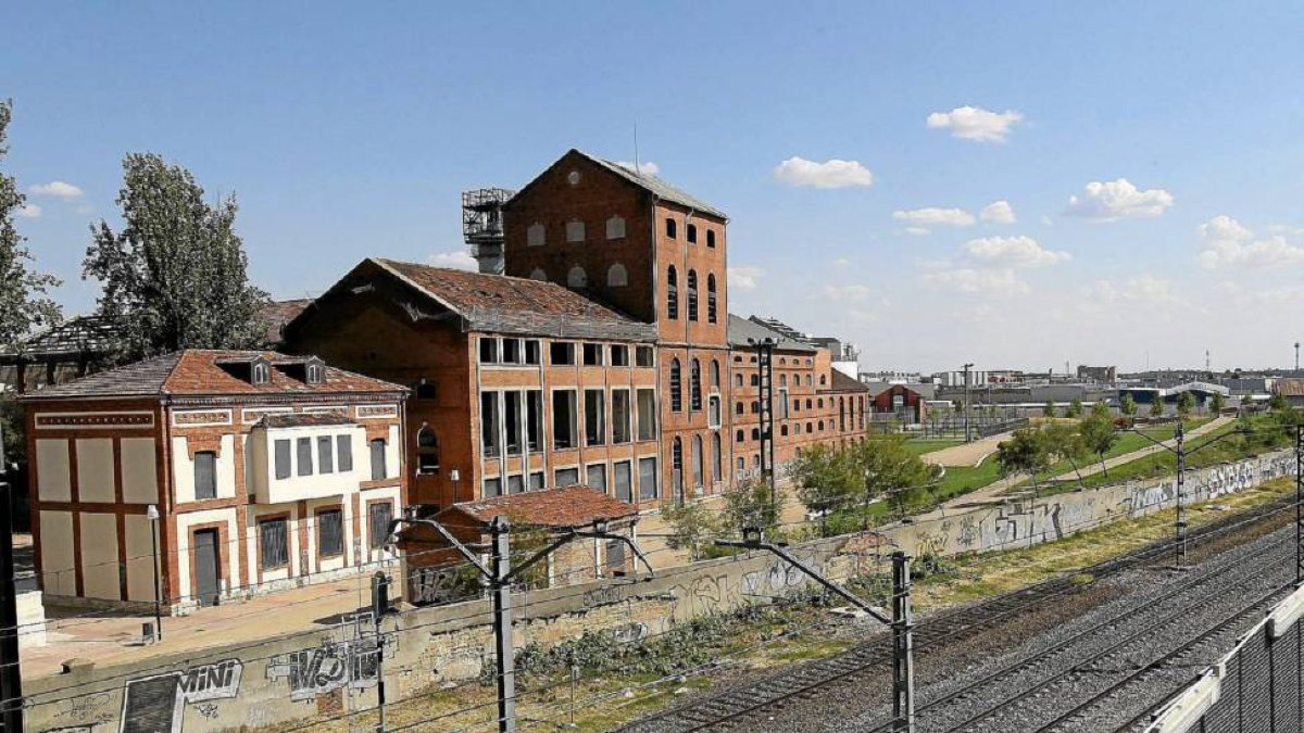Antiguas instalaciones de Ebro Puleva en el Camino de la Esperanza, donde está la antigua azucarera Santa Victoria
