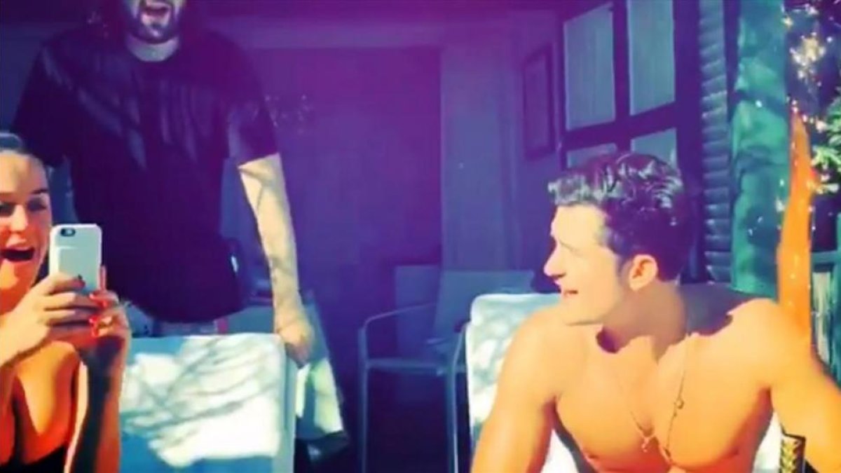 Katy Perry ha publicado esta imagen en Instagram para confirmar que sigue su relación con Orlando Bloom.-INSTAGRAM