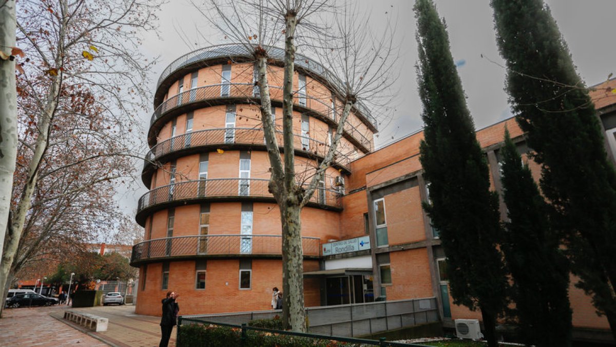 Centro de Salud de La Rondilla en Valladolid capital.- J.M. LOSTAU