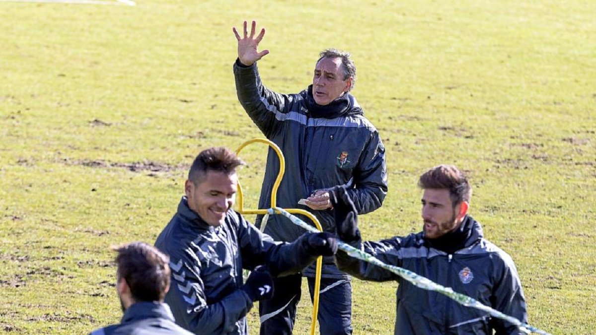 Portugal, sonriente durante un entrenamiento del Valladolid en los Anexos.-Miguel Ángel Santos