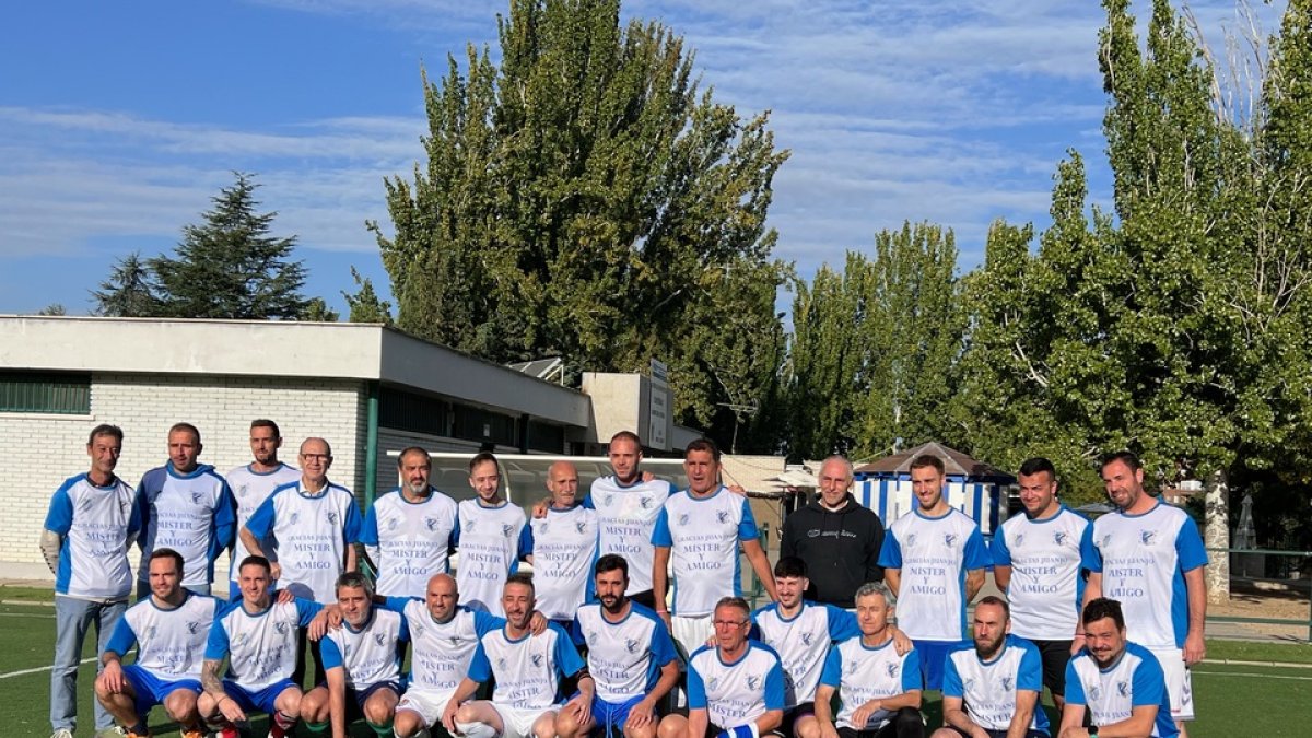 Participantes en el homenaje a Juanjo Asenjo. / E. M.