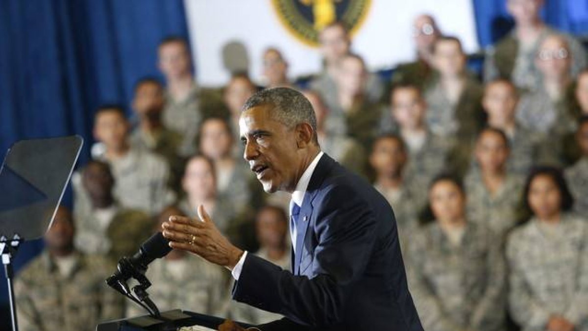 El presidente de los Estados Unidos, Barack Obama, se dirige a los medios durante una visita a la sede del Mando Central, en la base aérea de MacDill en Tampa, Florida.-Foto: EFE / BRIAN BLANCO