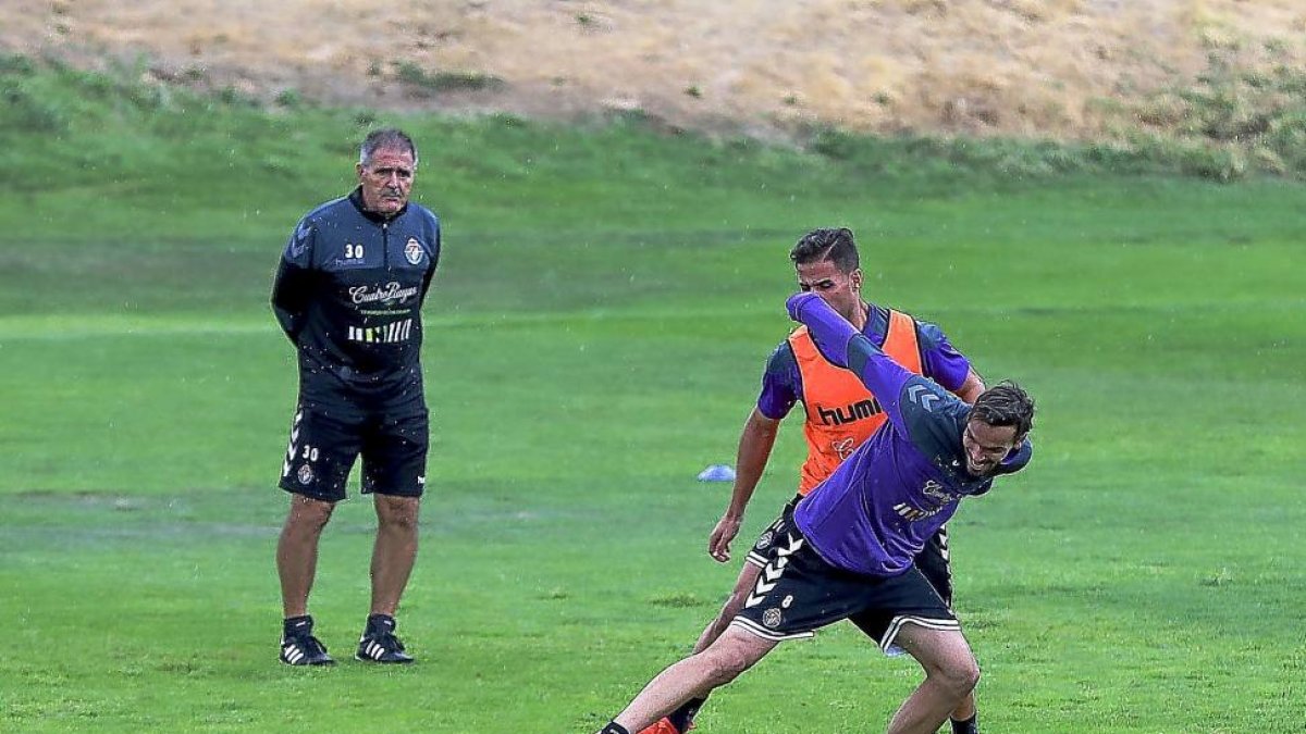 Entrenamiento del Real Valladolid. Andre Leao y Luismi-EL MUNDO