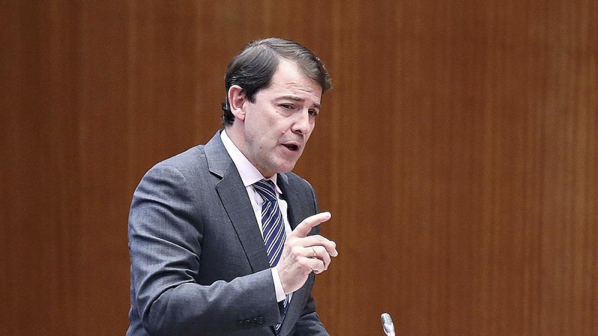 El presidente de la Junta, en un momento de su intervención.-ICAL