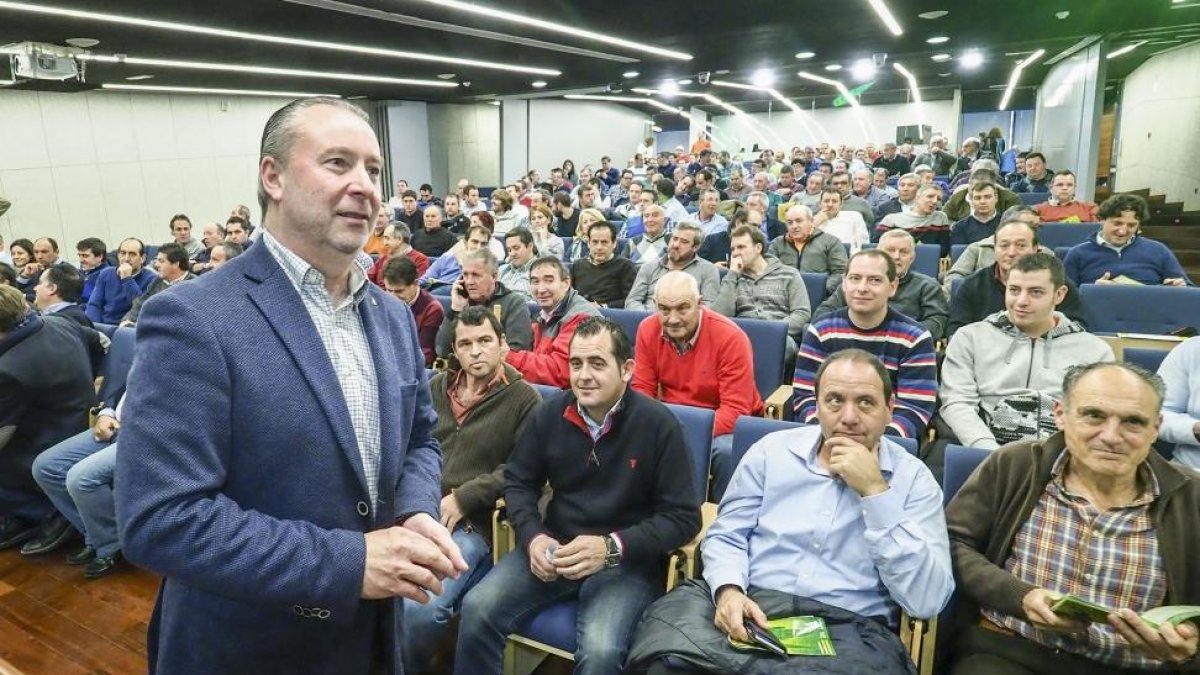 Dujo, en un acto de Asaja en Valladolid de hermandad de las nueve provincias.-ICAL