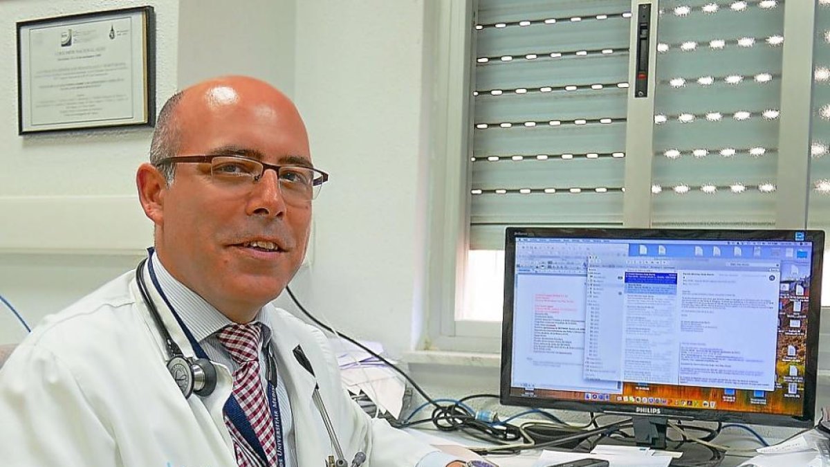 Fermín Sánchez-Guijo, director del Área de Terapia Celular del Hospital de Salamanca, en las instalaciones del IBSAL.-E. M.
