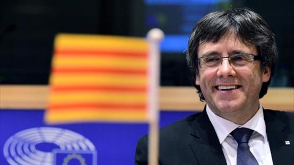 Carles Puigdemont, en un acto en el Parlamento Europeo en Bruselas, en enero.-/ AFP / EMMANUEL DUNAND