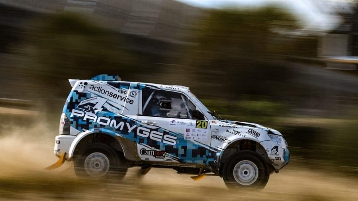 El piloto vallisoletano Roberto Carranza, en la III Baja Extremadura.-E. M.