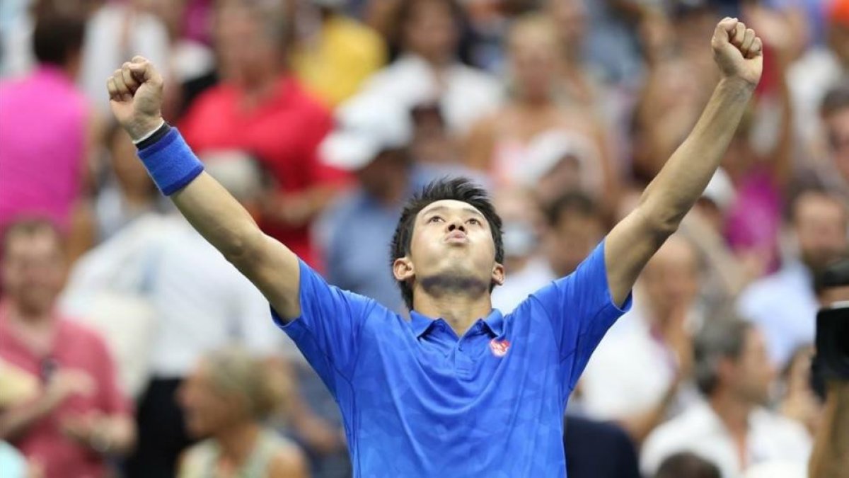 Nishikori celebra la victoria ante Murray que le ha dado el paso a semifinales del Abierto de EEUU.-JERRY LAI