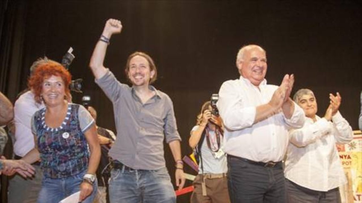 El líder de Podemos, Pablo Iglesias, y el candidato de Catalunya Sí que es Pot, Lluís Rabell, en el mitin de este jueves, 24 de septiembre, por la noche en Tarragona.-XAVI MOLINER