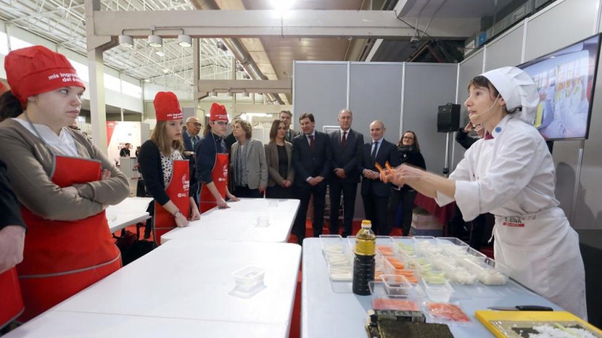 El consejero de Empleo, Carlos Fernández Carriedo, participa en el encuentro 'Gamelab' de empleo para jóvenes con discapacidad en situación de desempleo junto a la presidenta del Consejo Territorial de la Once, Aránzazu Casado-ICAL