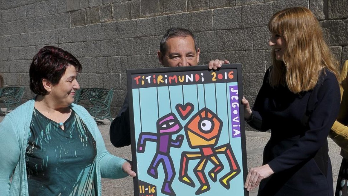 La alcaldesa de Segovia, Clara Luquero; El director del Festival Internacional de Títeres de Segovia, Julio Míchel; Y la directora general de Políticas Culturales de la Junta de CyL, Mar Sancho, presentan el Festival Internacional de Títeres de Segovia.-ICAL