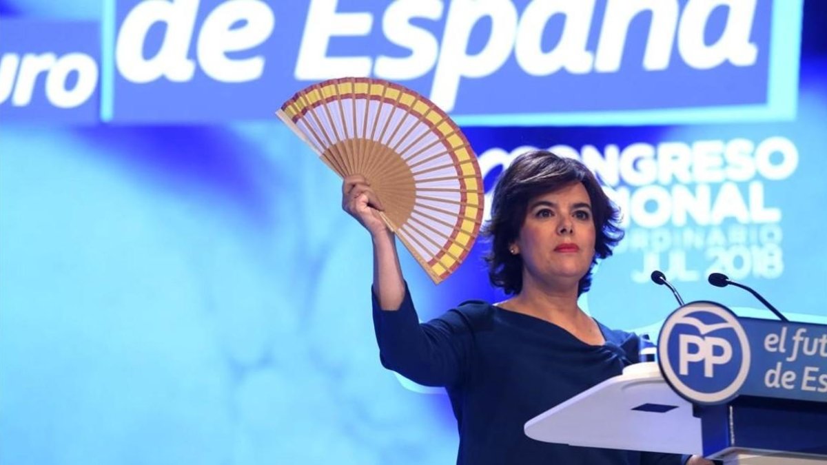Santamaría luce un abanico con la bandera de España-DAVID CASTRO