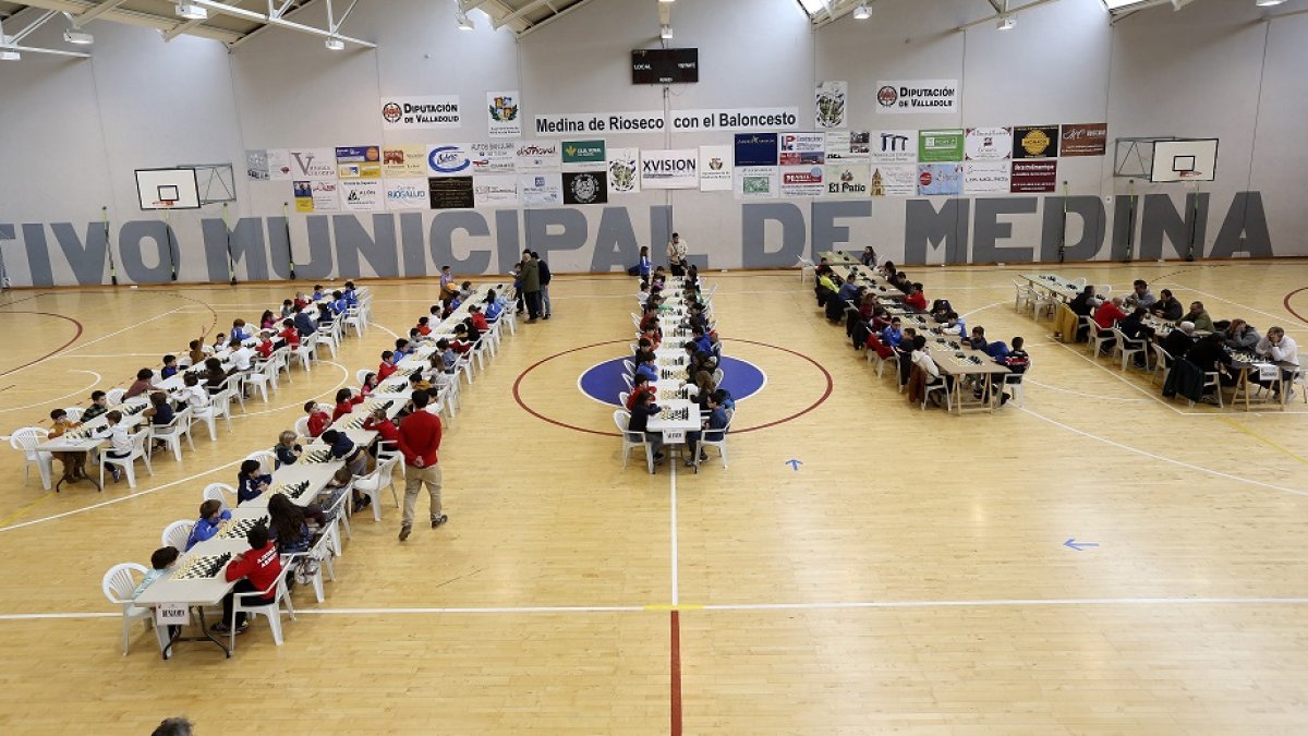 Jornada de ajedrez de los Juegos de la Diputación en Medina de Rioseco. / M. ÁLVAREZ