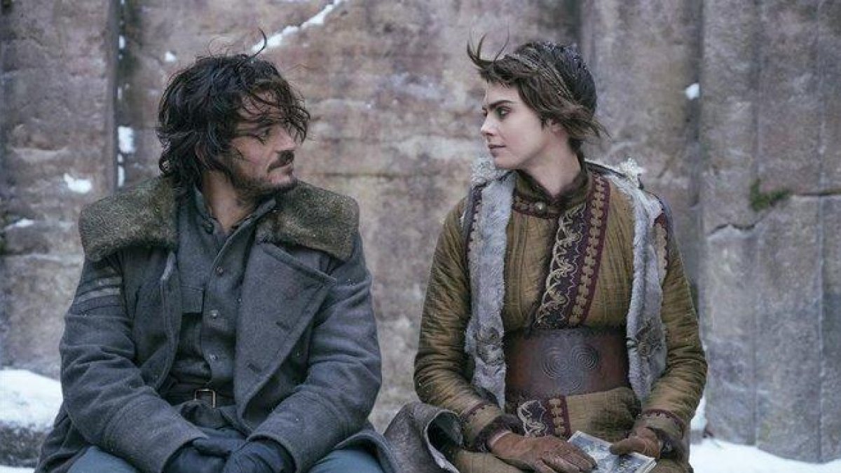Orlando Bloom y Cara Delevingne, en ’Carnival Row’ (Amazon Prime Video).-