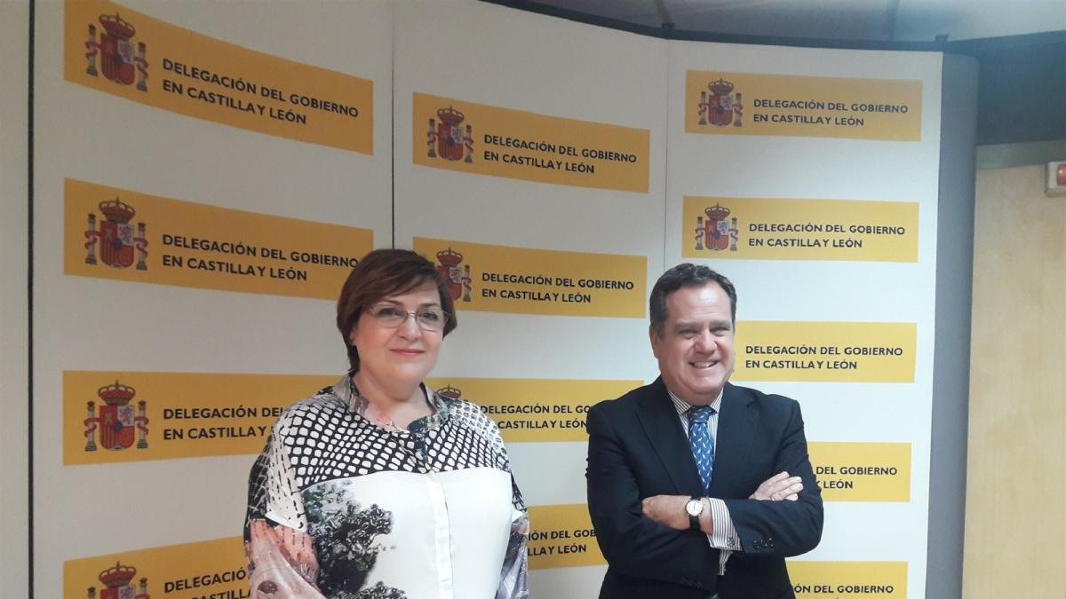 Helena Caballero, subdelegada del Gobierno en Valladolid, con el delegado de la Junta, Pablo Trillo.-EUROPA PRESS