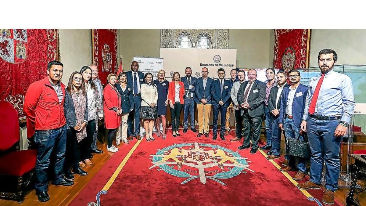 Representantes de 15 empresas de México,Colombia, Reino Unido y Emiratos Árabes se reúnen con representantes de la Diputación y la Cámara, ayer.-EL MUNDO