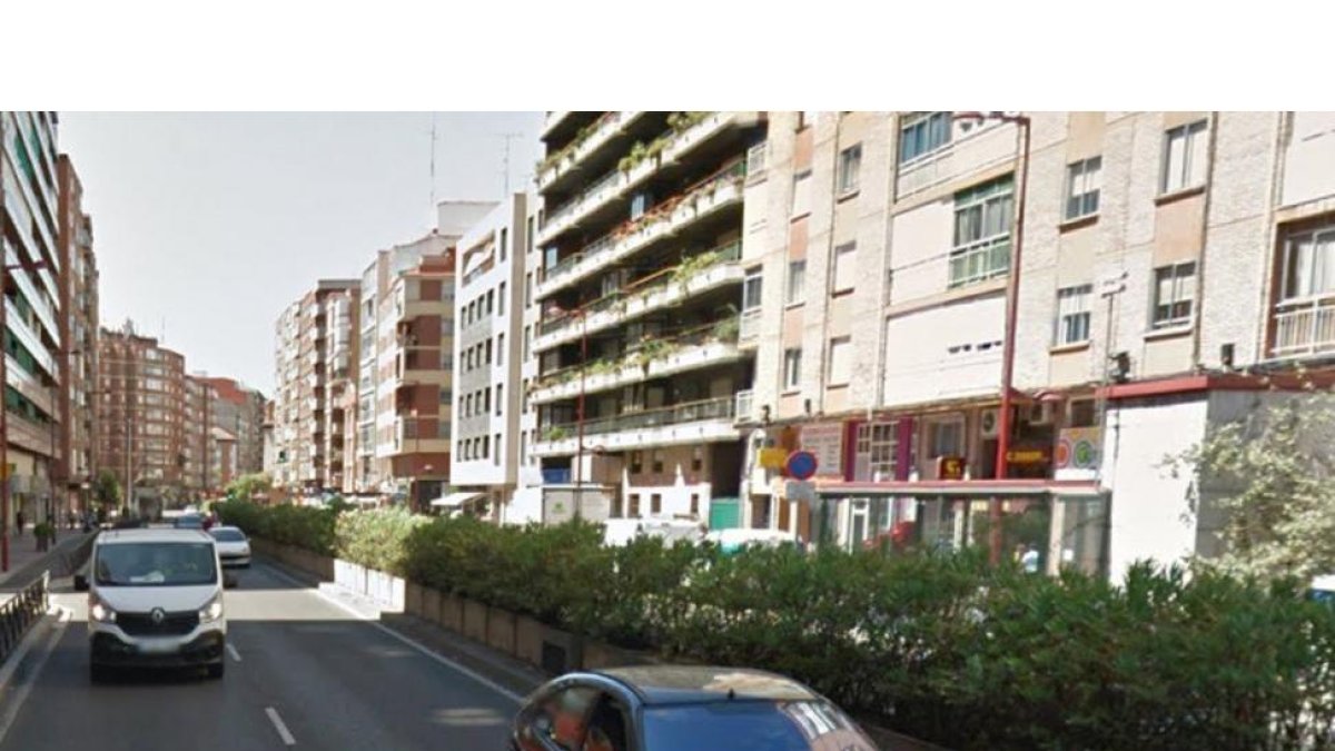 Avenida de  Palencia de la capital vallisoletana, a la altura del número 22, lugar en el que se produjo la agresión-