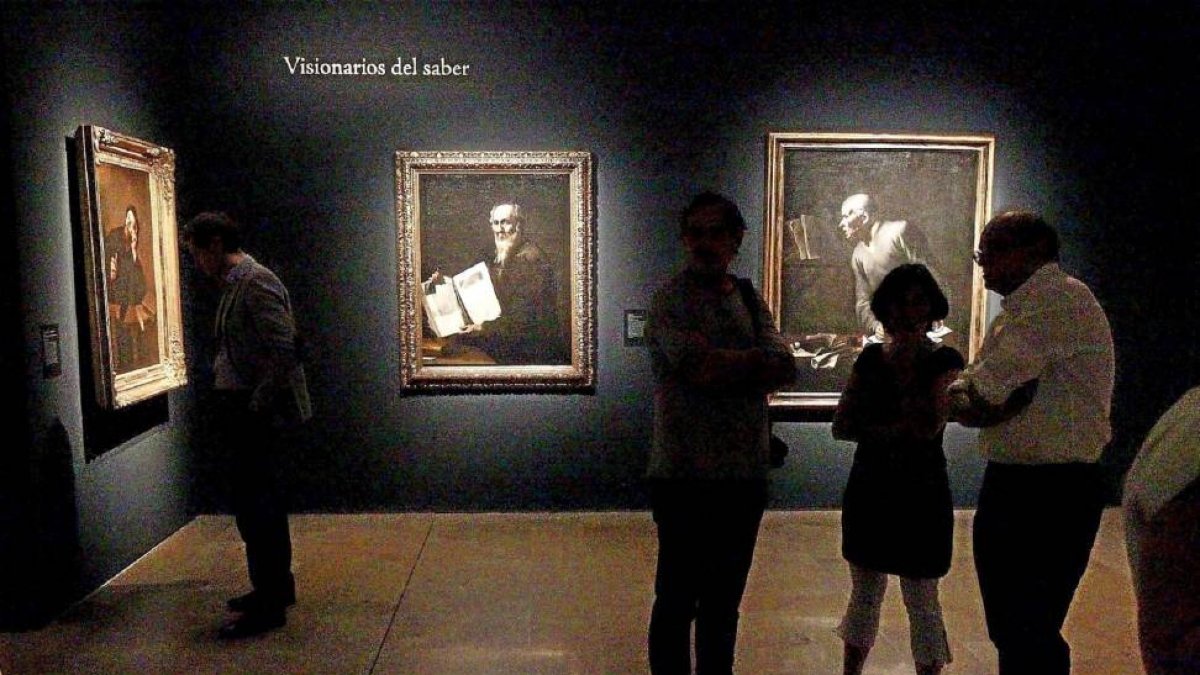 Al fondo, ‘Pitágoras’, de José de Ribera, y ‘Un filósofo escribiendo o leyendo’, de atribución poco clara.-J. M. Lostau