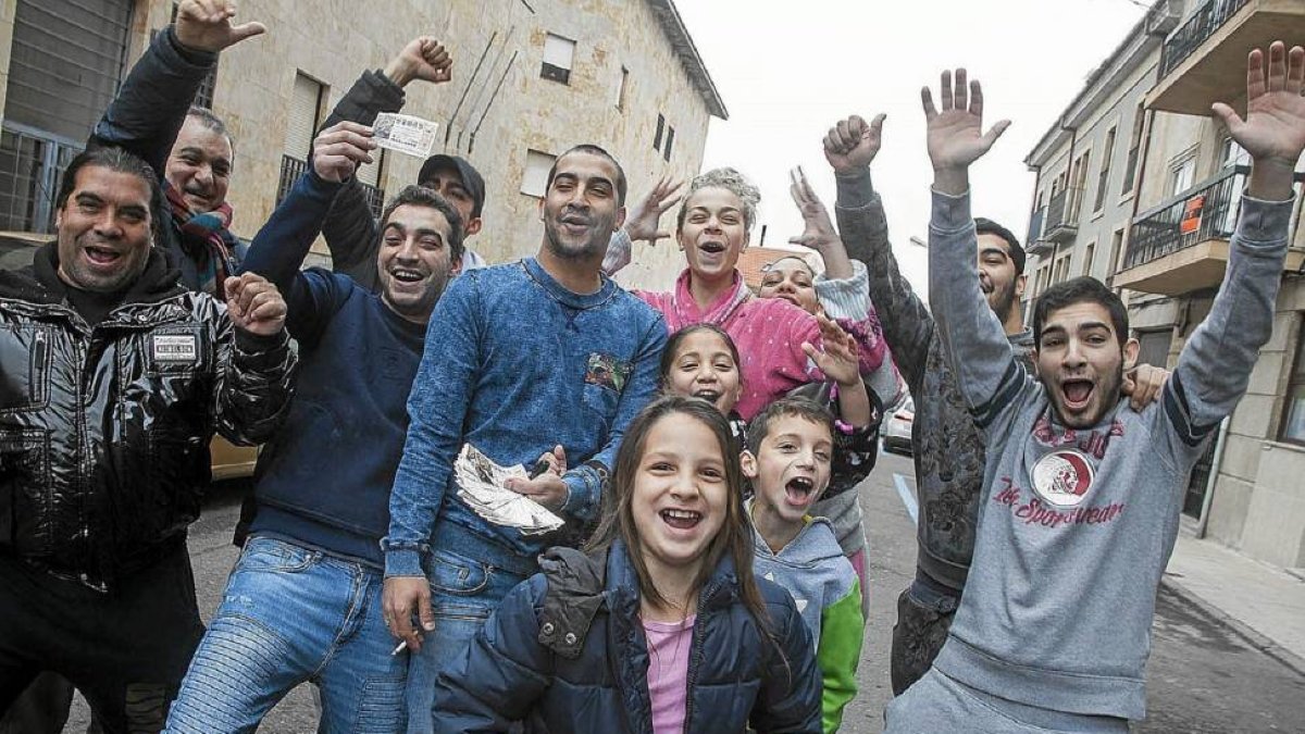 Miembros de la familia salmatina tras conocer la noticia-Ical