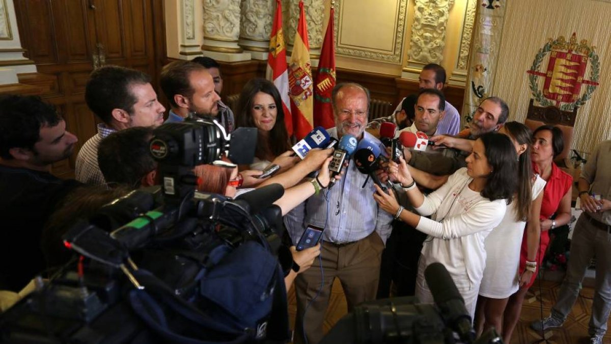 El alcalde de Valladolid, Javier León de la Riva, comparece ante los medios de comunicación-Ical