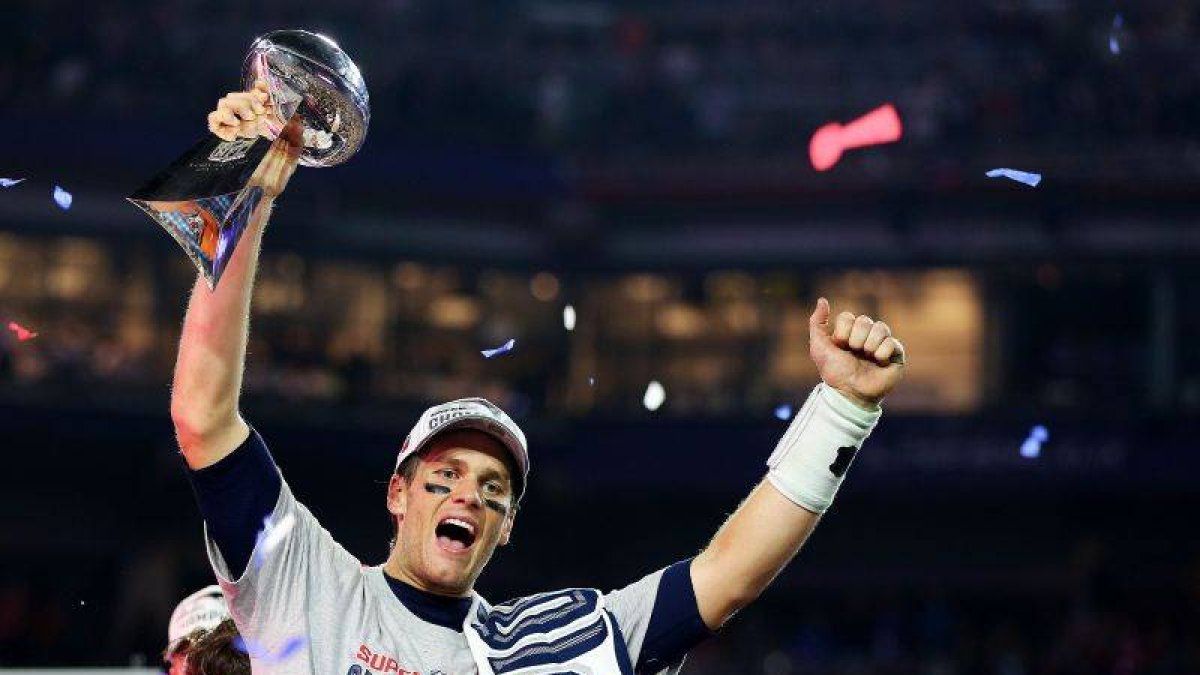 Tom Brady celebra su cuarto título en la Super Bowl del domingo.-Foto: AFP / ELSA
