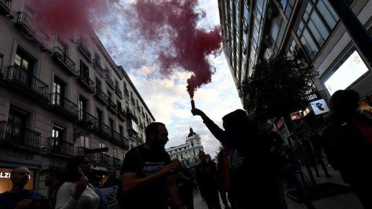 Manifestantes en Madrid en una protesta por la amnistía de los presos políticos.-AFP / ÓSCAR DEL POZO