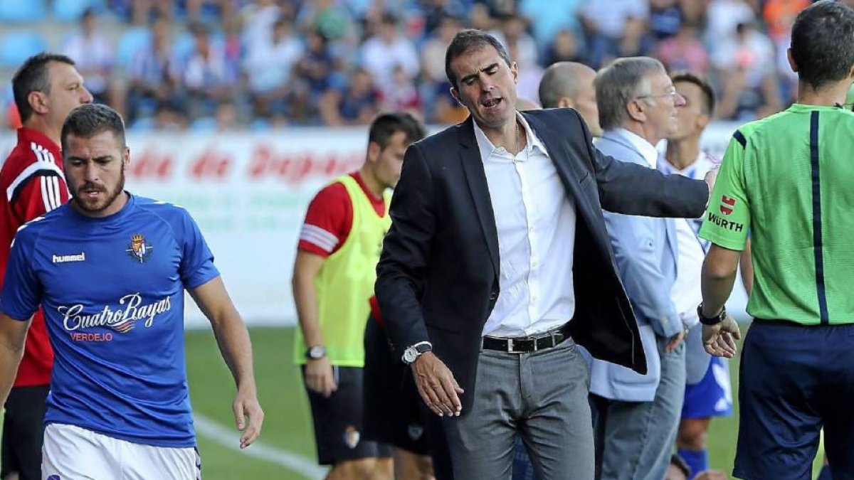 Garitano lamenta la primera amarilla a Juanpe.-Luis de la Mata.